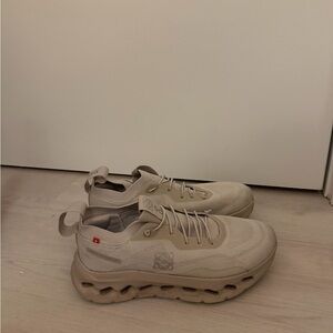 On Running Cream Sneakers